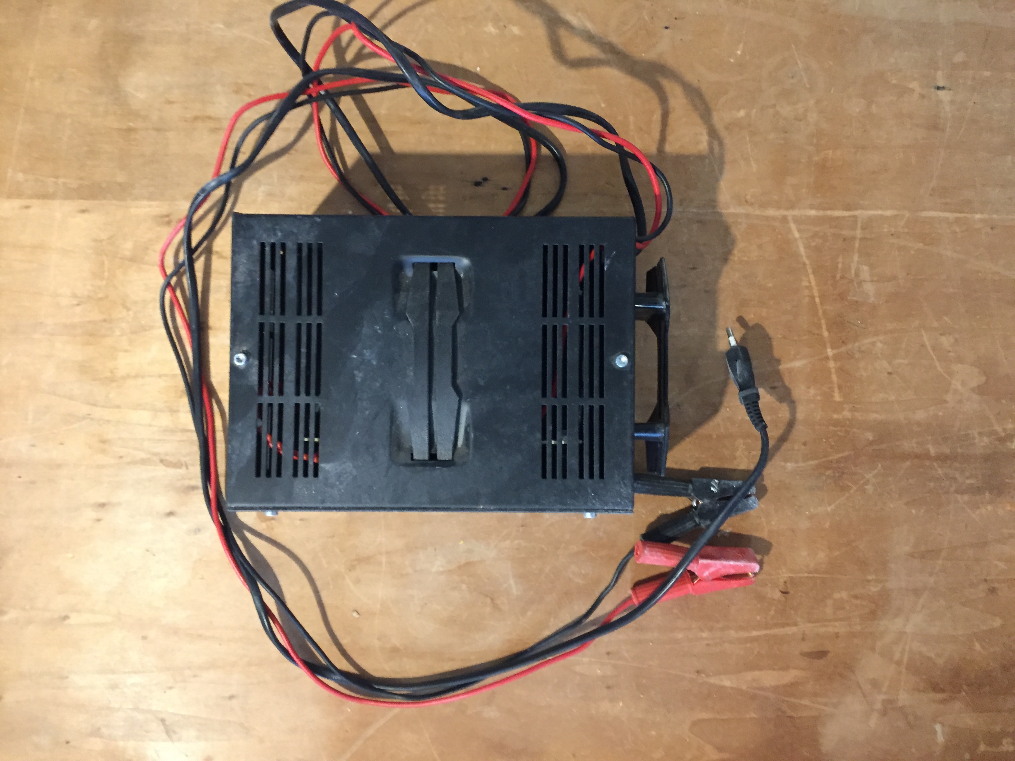 Chargeur batterie voiture Norauto