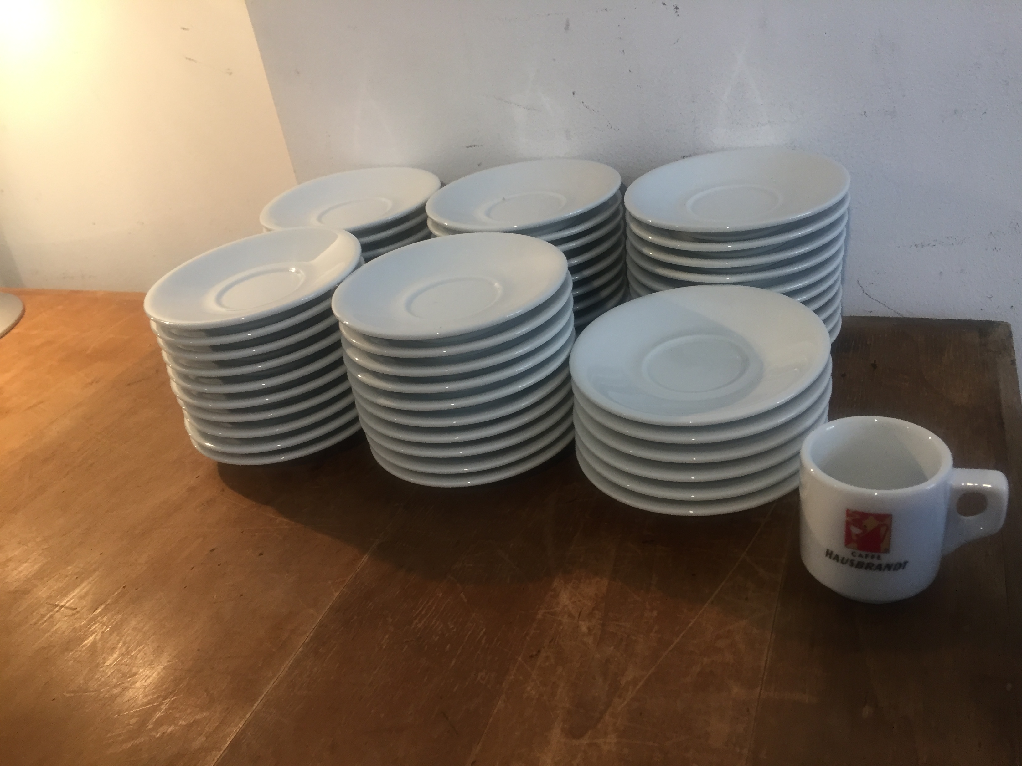 23 assiettes à café